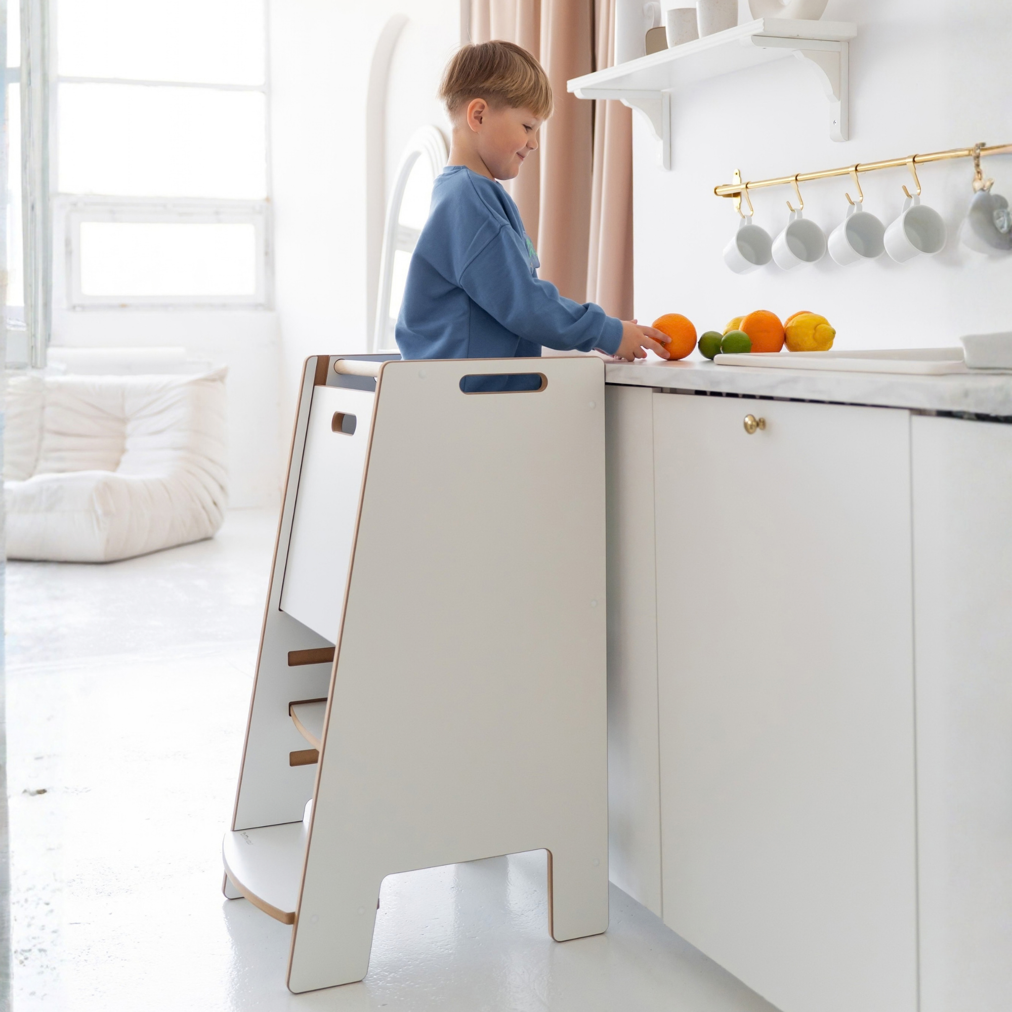 Kitchen Helper NOWAY - Pomocnik Kuchenny BEZPIECZNY, całkowicie zabudowany, certyfikat CE, 1+, regulowany podest, biały